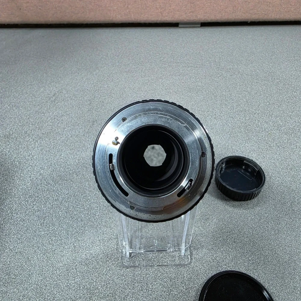 Sakar Auto Zoom 100-200mm f/5.6 Lens Manual Focus Black‎ Excellent with Case